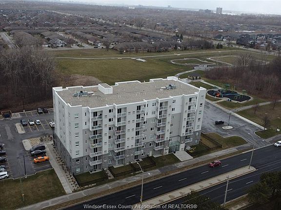 2nd image of 1489 Banwell Rd #223