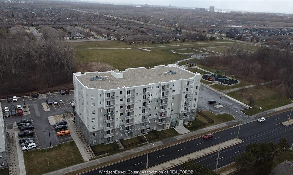 1st image of 1489 Banwell Rd #223