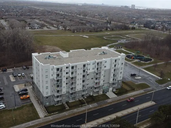 1489 Banwell Rd #223, Windsor, ON N8P 0G4