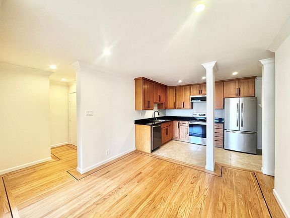 4th image of 4130-40 Cesar Chavez #30-10