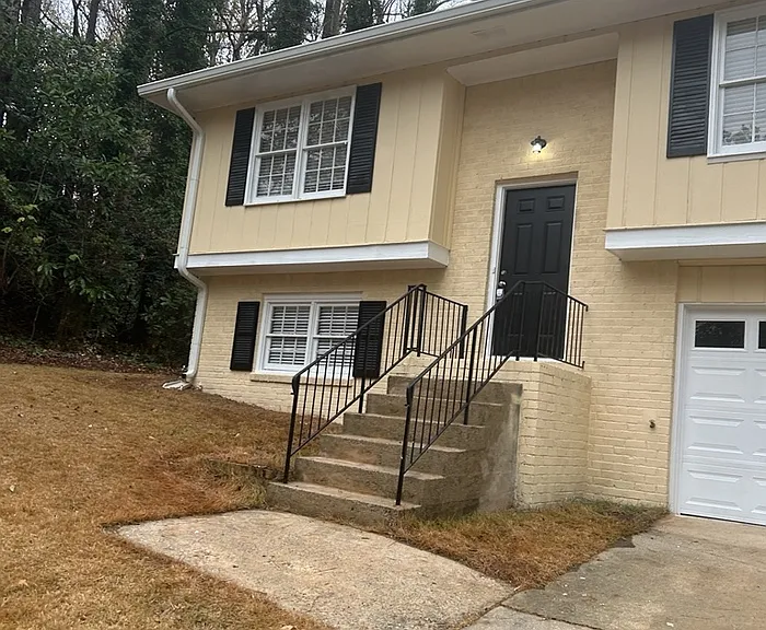 2330 Maryland Ct — Photo 1