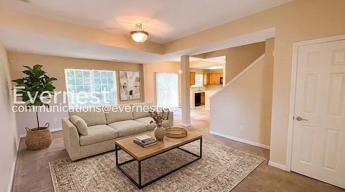 3 bed, 2.5 bath, 1770 sqft, $1,895 — Photo 2