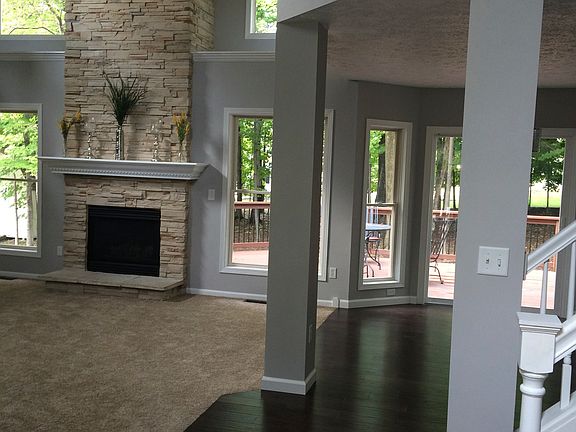2nd image of 961 S Chinaberry Cir