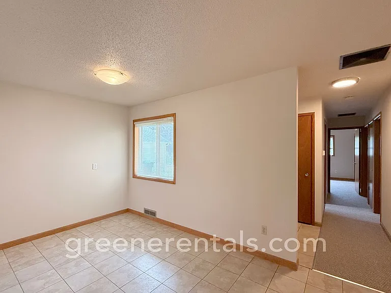 1616 10th Ave SW — Photo 6