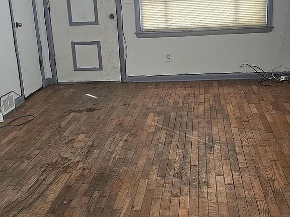 5th image of 1615 Roseneath Ave