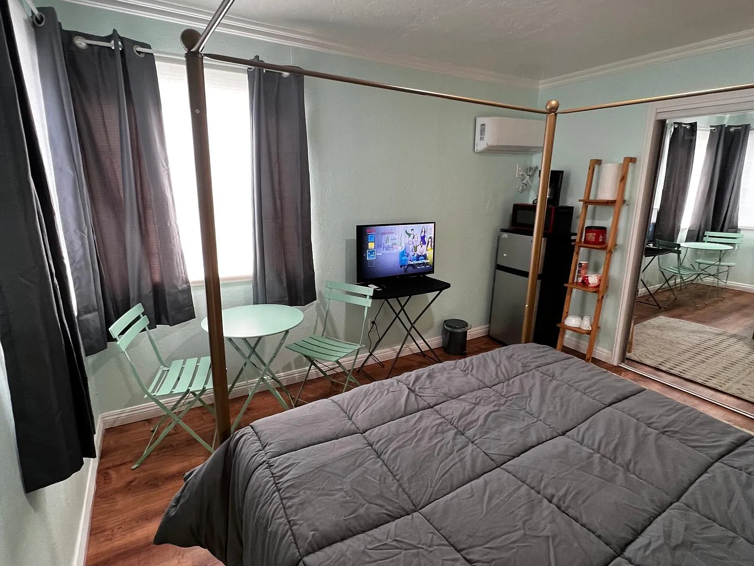 2 bed, 800 sqft, $2,650 — Photo 3