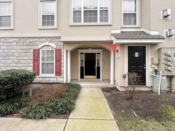 79 Osprey Ct, Secaucus, NJ 07094