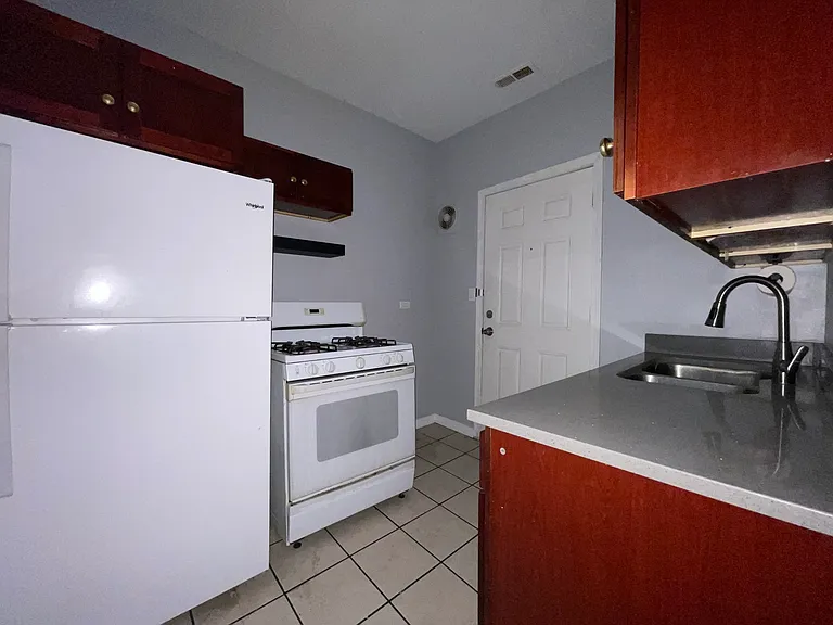 1152 N Harding Ave #3 — Photo 8