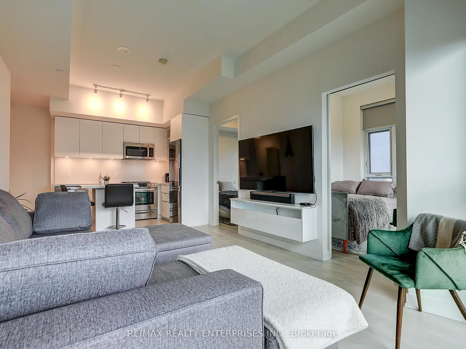 2 bed, $3,250 — Photo 1