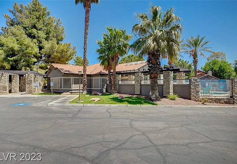 2750 S Durango Dr — Photo 7