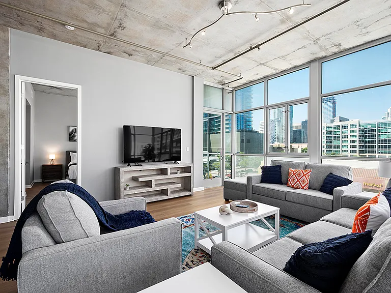 527 10th Ave #407 — Photo 4