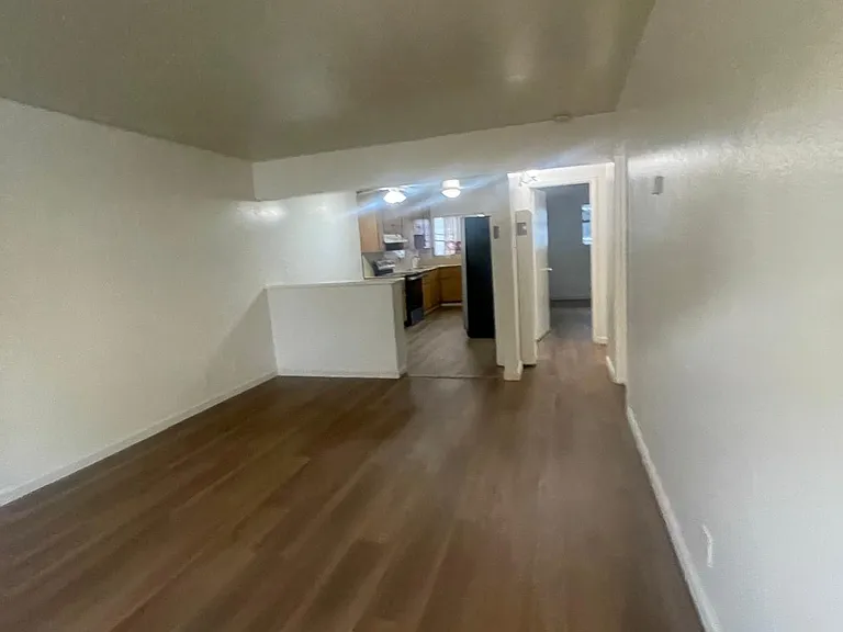 210 Flanders Ct — Photo 3