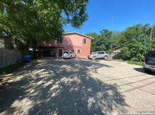 809 4th St, Floresville, TX 78114
