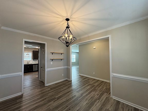 5th image of 110 Chatfield Dr