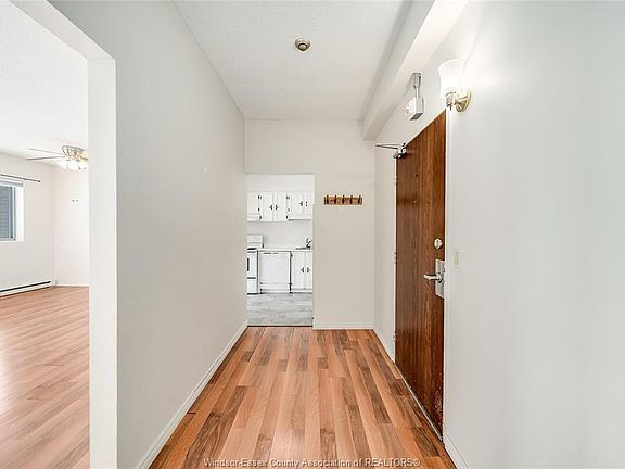 5th image of 3950 Wyandotte St E #105