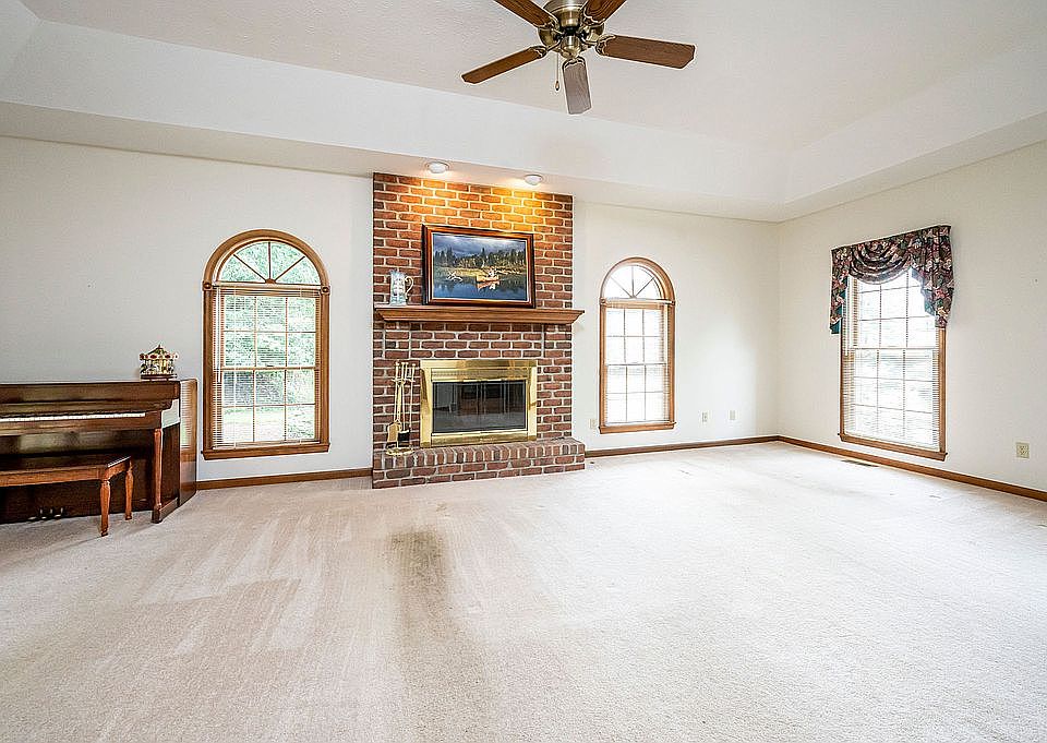 2nd image of 3105 Oak View Dr