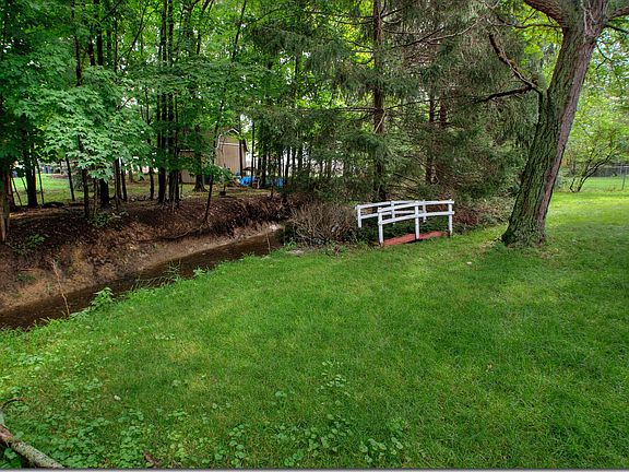 2nd image of 10116 Lynn Dr