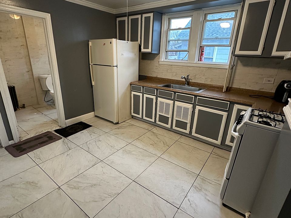 1st image of 294 Tolland St #2R