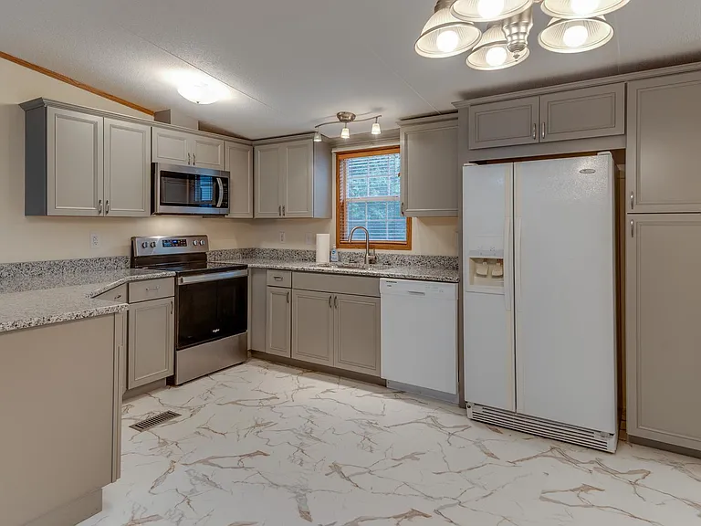 45170 Settlers Ln — Photo 10