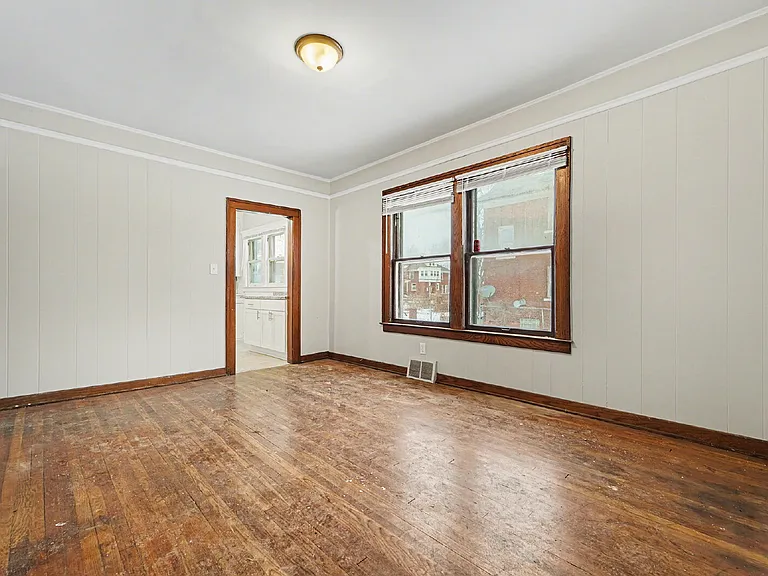 4584 Vancouver St — Photo 6