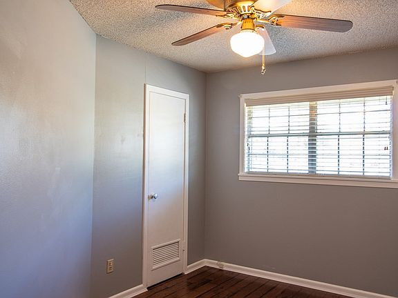 4th image of 302 Glenmore Dr
