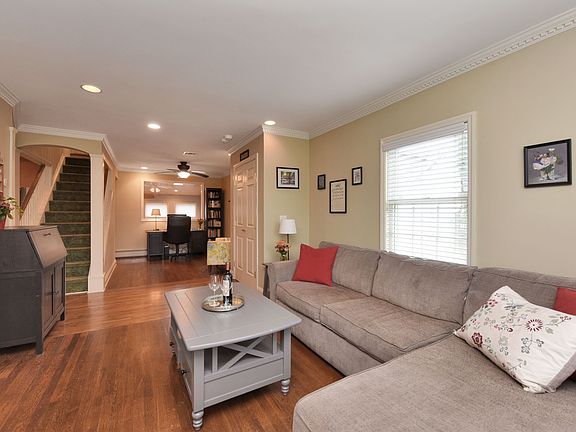 4th image of 619 Foch Blvd