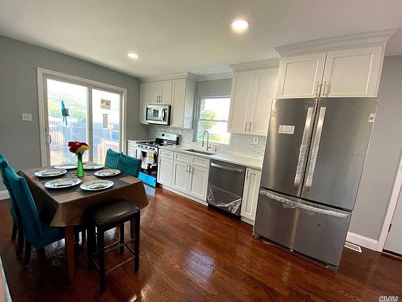 2nd image of 1006 Carll Dr