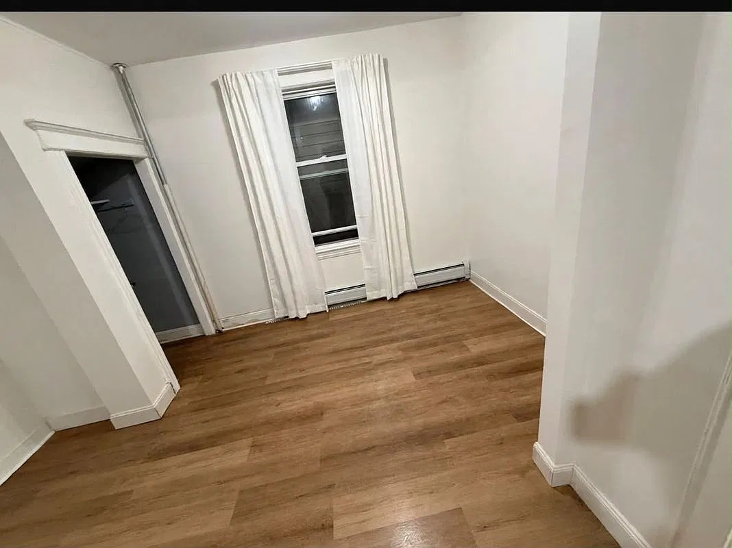 3 bed, 1.0 bath, 1086 sqft, $2,400 — Photo 4