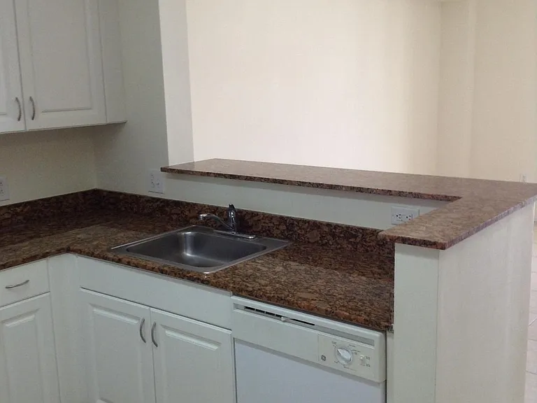 215 SW 42nd Ave #1005 — Photo 10