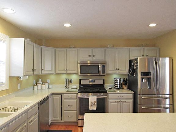 3rd image of 555 Silver Leaf Dr