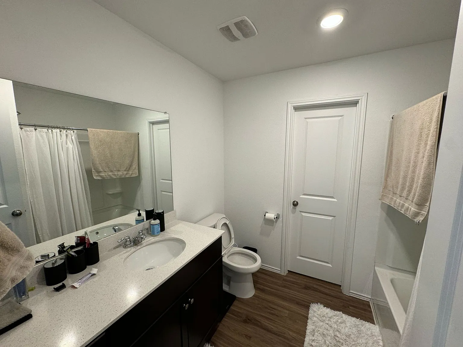 4 bed, 2.5 bath, 2003 sqft, $750 — Photo 2