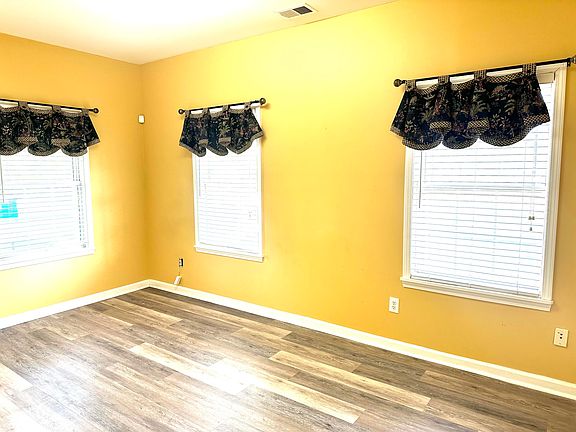 3rd image of 810 Copperfield Dr