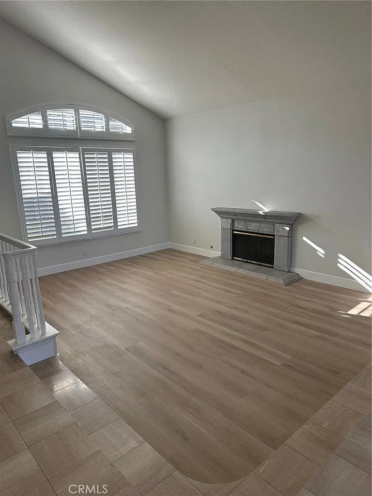 5 bed, 3304 sqft, $6,500 — Photo 2