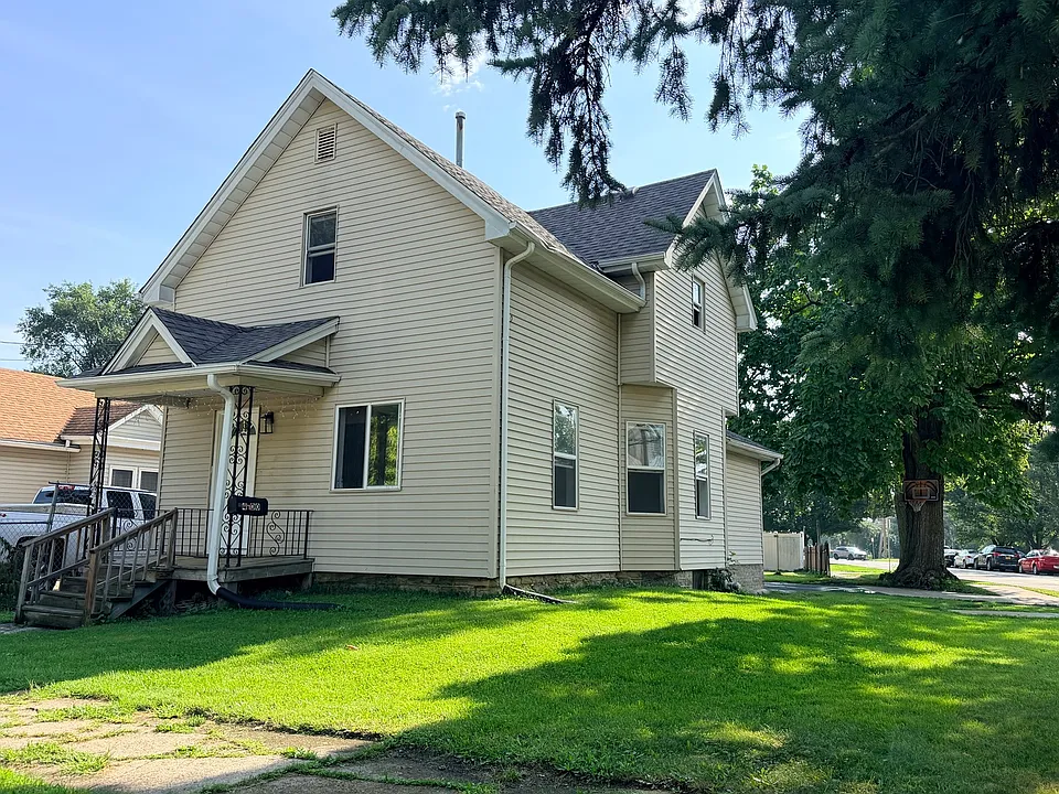 400 Summit St