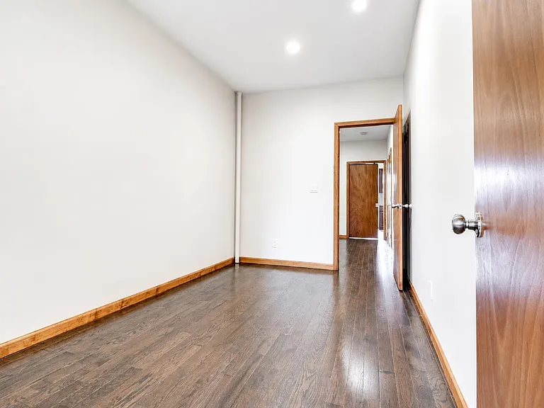 1827 George St #3L — Photo 9