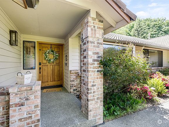 3rd image of 1719 Easthill Place NW