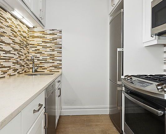 4th image of 377 Rector Pl APT 18F