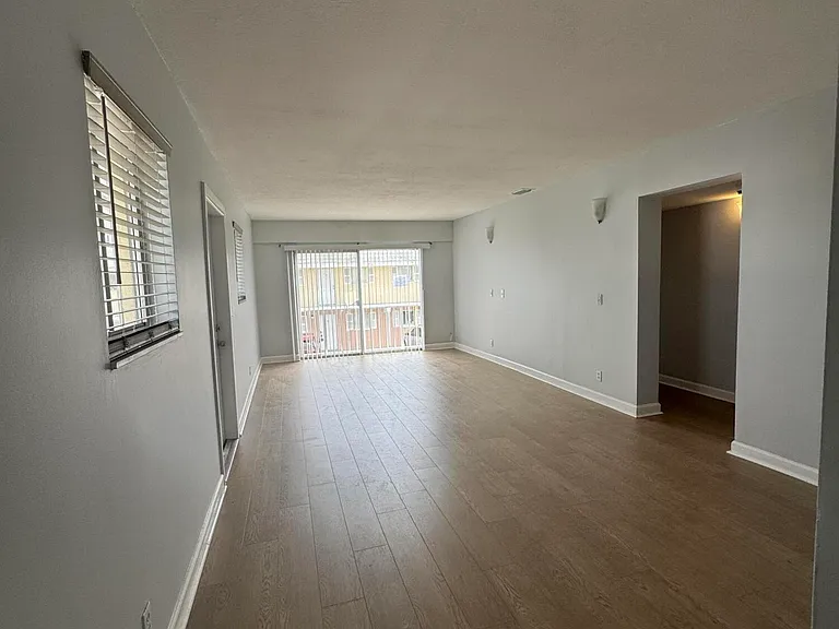 1501 Crescent Cir #E45 — Photo 7