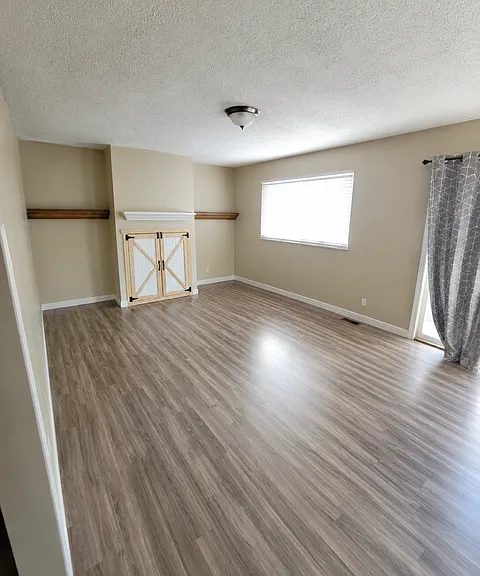 1021 Helen St — Photo 2