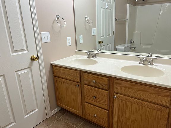4th image of 1034 Doral Dr