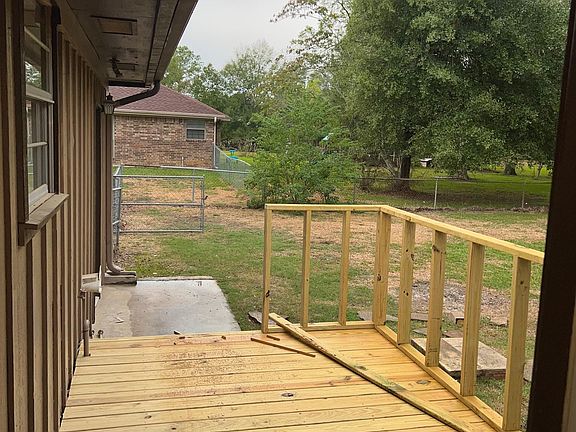 4th image of 400 Meadow Dr