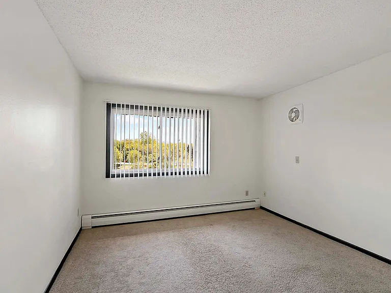 Winnetka Village Apts — Photo 25