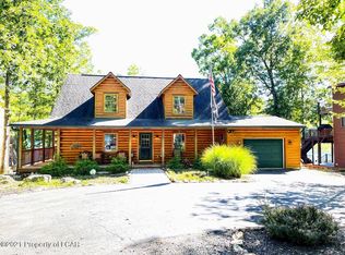 326 W Lake Valley Dr, Hazleton, PA 18202