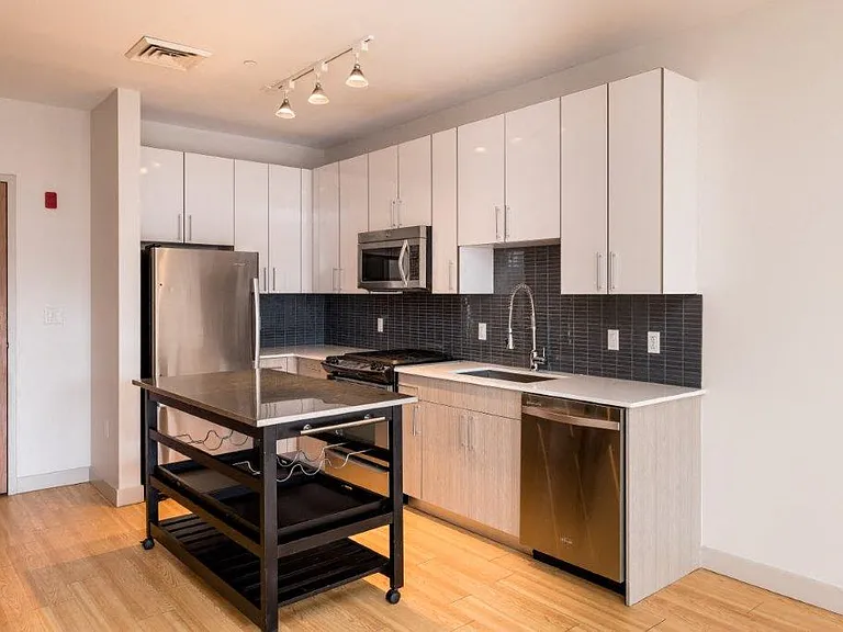 West Square Apartments — Photo 127