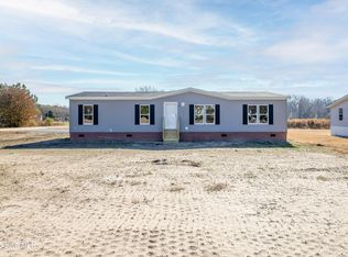 30 Butler Lakes Ln, Clinton, NC 28328