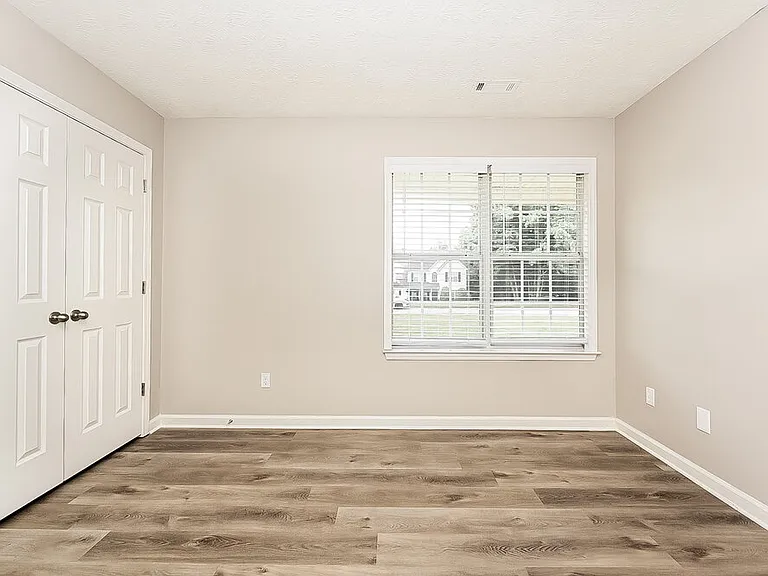 611 Longstreet Ln — Photo 17