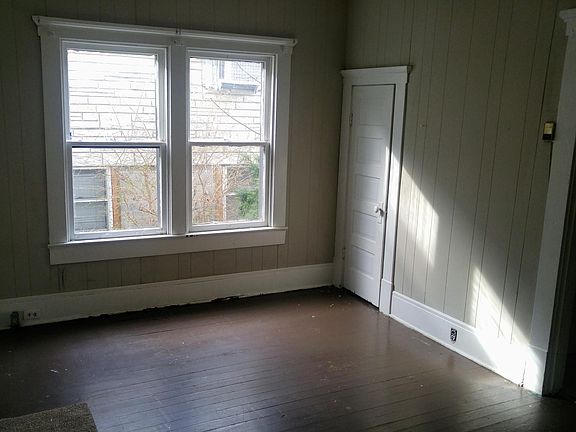 3rd image of 225 Parrish Ave