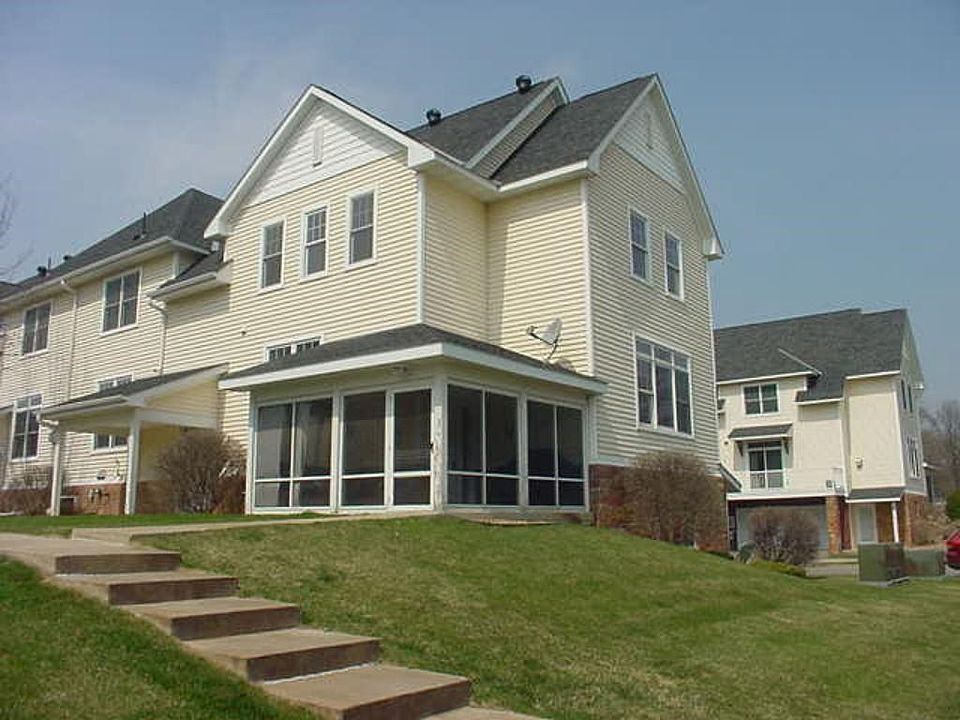 REAR ELEVATION SCREENED PORCH