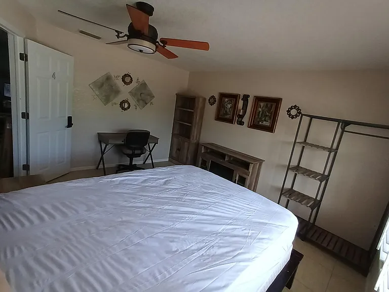 Van Nuys Cir — Photo 3