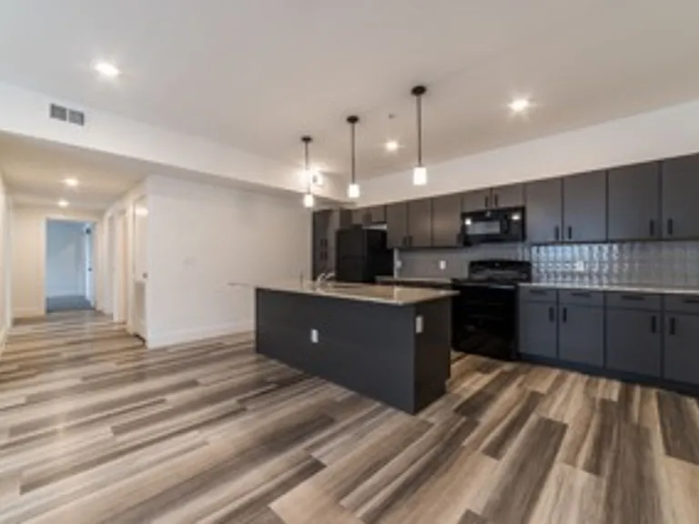 South Creekside Apartments — Photo 41